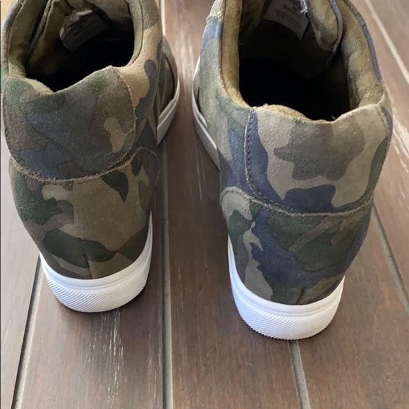 Shoes - Picture 4 of 7